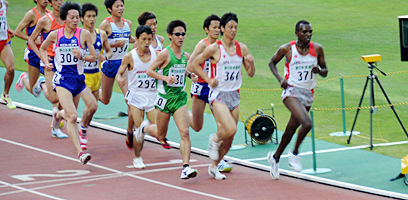 10000mで先頭集団を走る原田選手