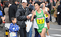 佐藤選手(旭化成)をかわして3位に進出