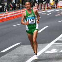 初マラソンで力走する長谷川選手