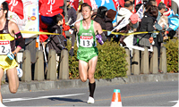 区間20位で襷をつないだ1区長谷川選手