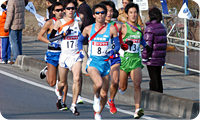 エース区間、福岡マラソンの疲れも見せず健闘する藤原選手