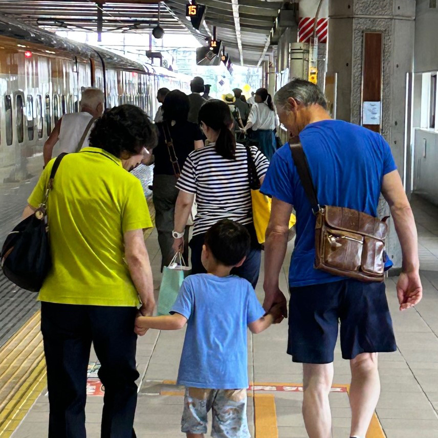 時と家族をつなぐつばさ
