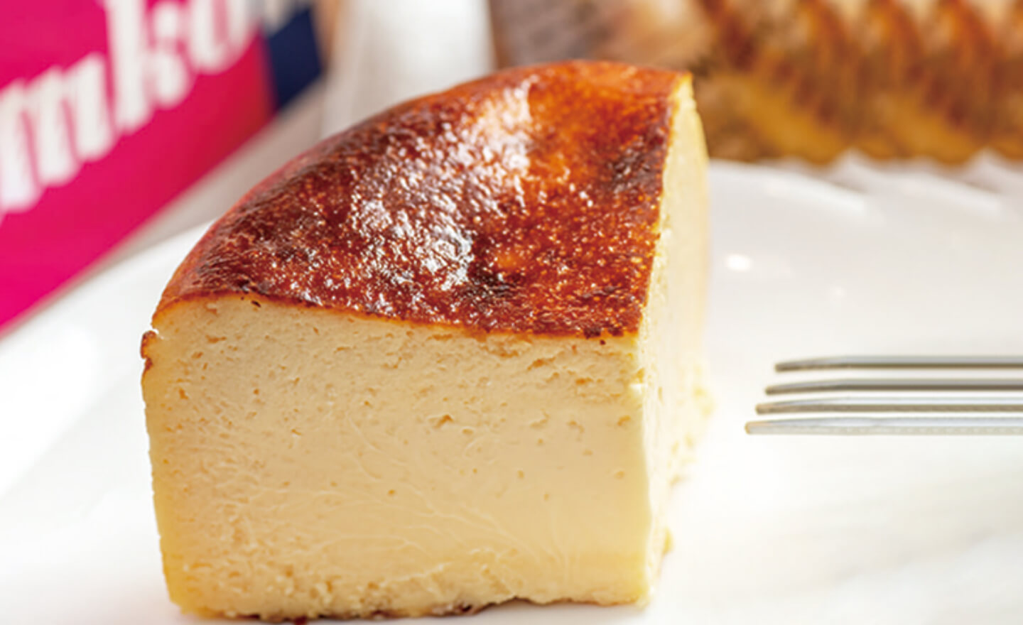 バスクチーズケーキ ホール2,500円 カット700円