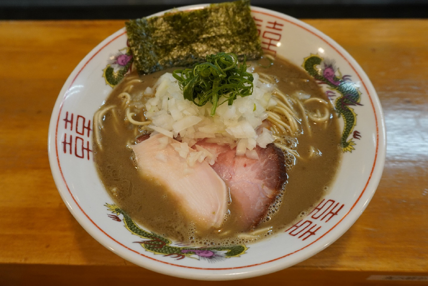 メニュー名：濃厚煮干そば（マニア向け）　850円