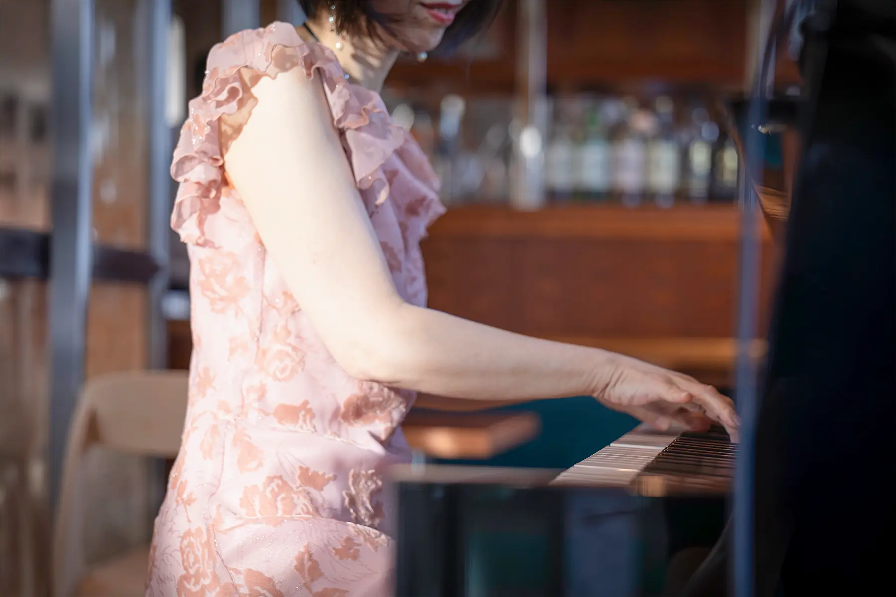 image:Live Music Accompanies the Scenery