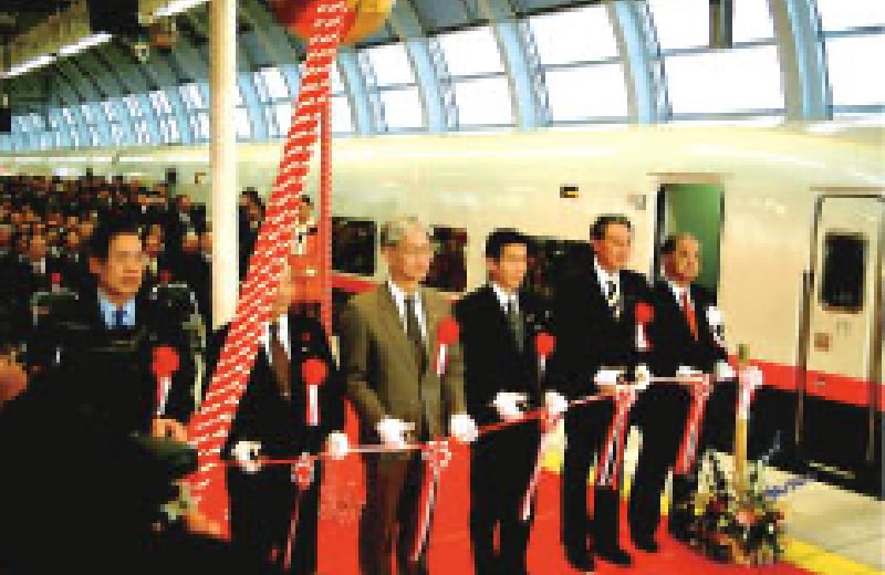 東北新幹線（盛岡・八戸間）開業