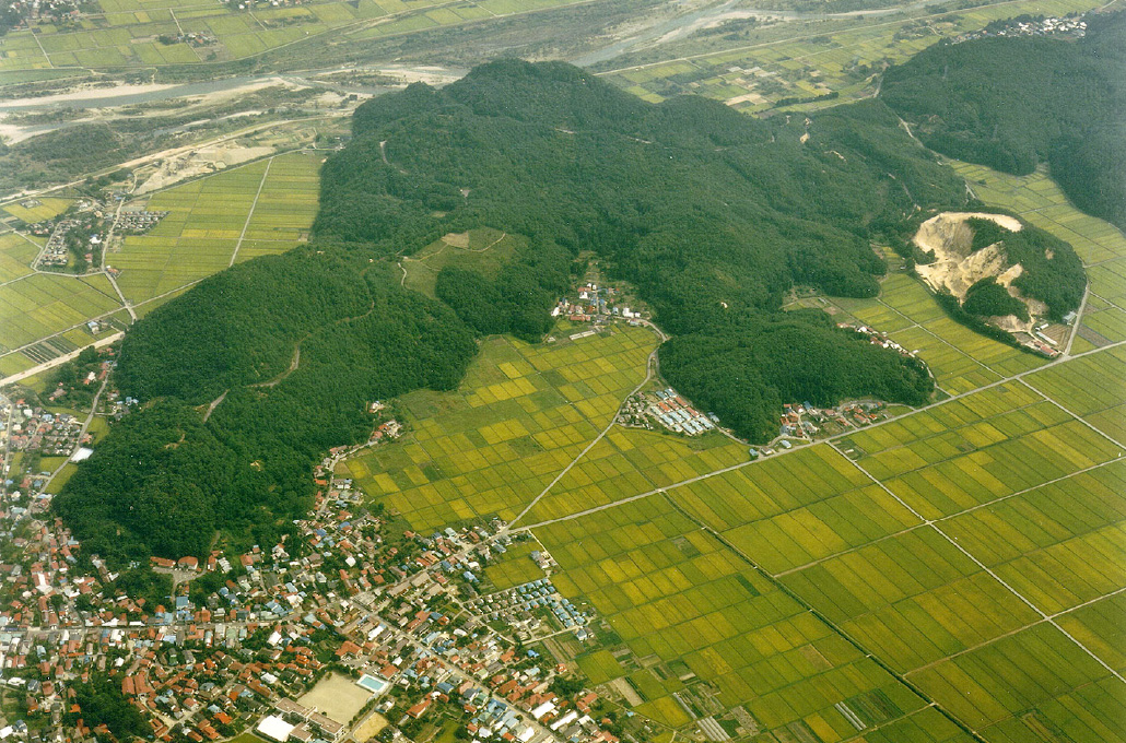 向羽黒山城跡