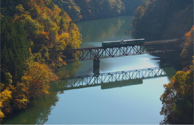 只見川